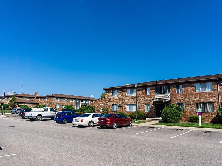 Golf Manor Apartments — Photo 8