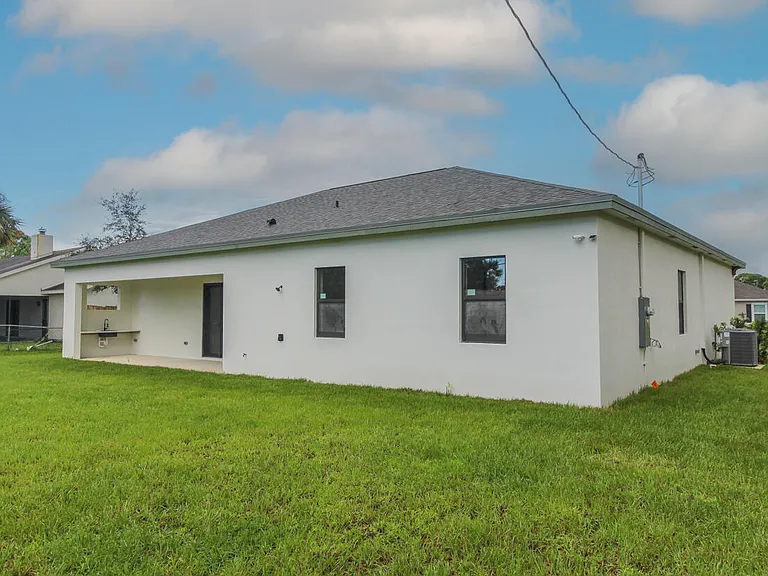 1143 SW Estaugh Ave — Photo 16