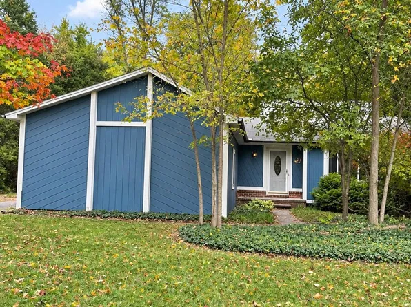 3255 McCluskey Dr, Pinckney, MI 48169