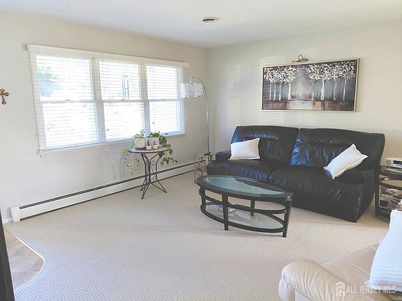 5th image of 35 Southampton Rd