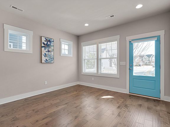 2nd image of 504 Beacon Ridge Blvd