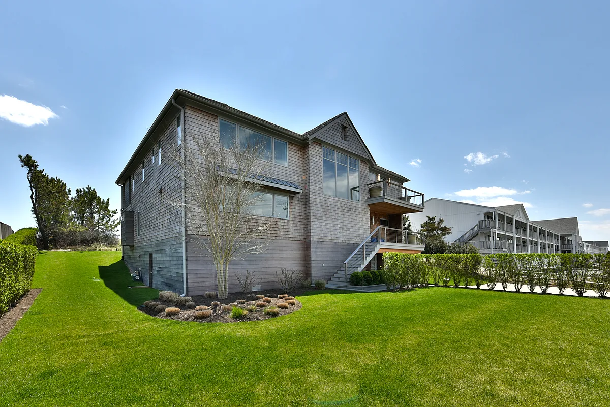 Building Photo - 451 Dune Rd