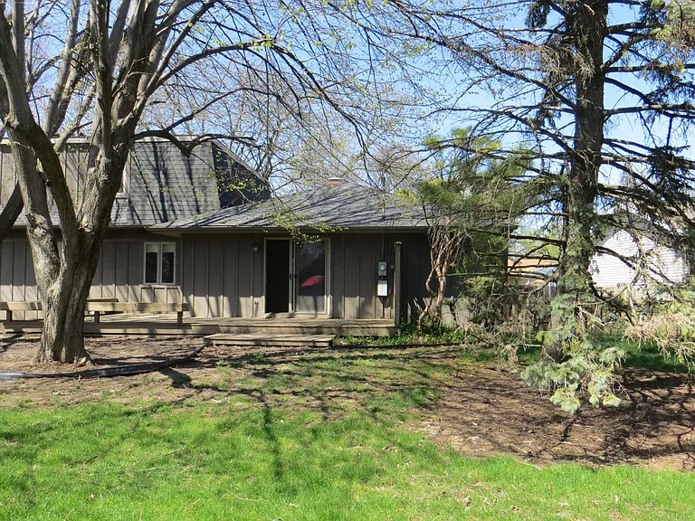 825 Ashland St — Photo 1
