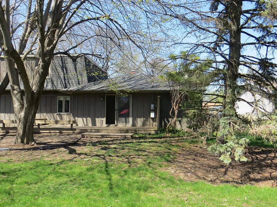 825 Ashland St