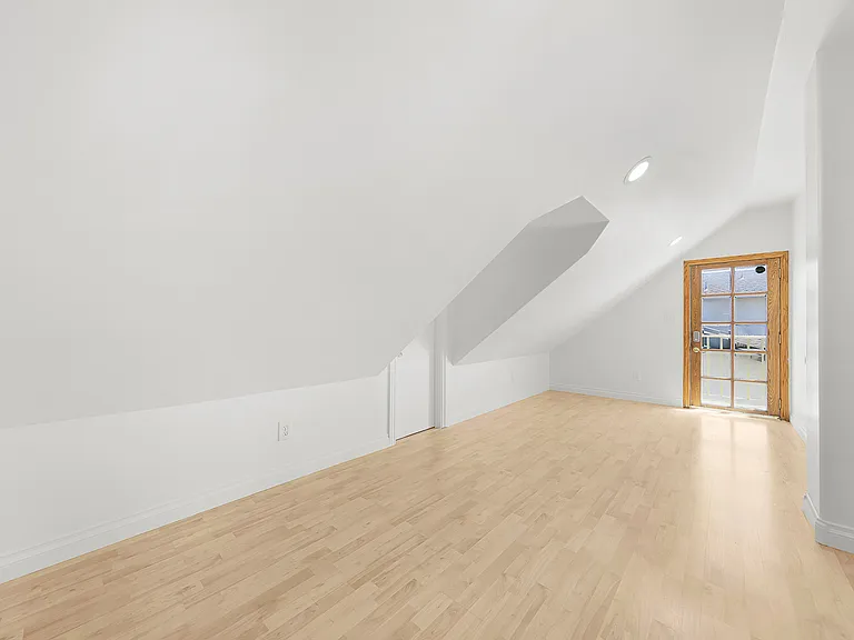 5830 Mott St — Photo 45