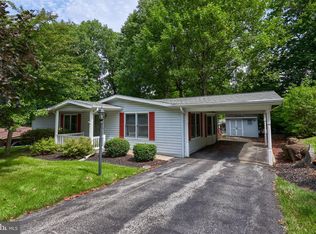7 Oak Ln, Manheim, PA 17545