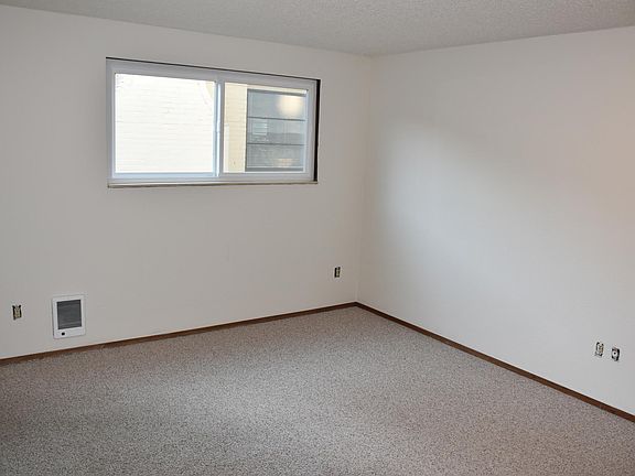 4th image of 16541 5th Ave NE APT 3