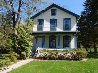 26 Robinson St, Silver Creek, NY 14136