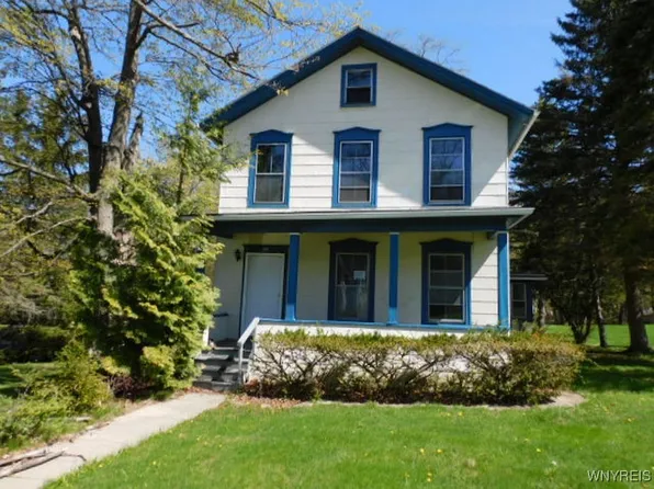 26 Robinson St, Silver Creek, NY 14136