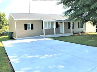 608 Lynn St, Hurricane, WV 25526