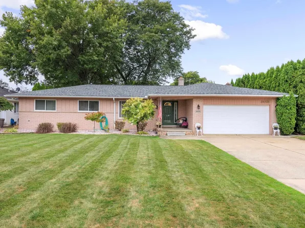 38235 Santa Anna St, Clinton Township, MI 48036
