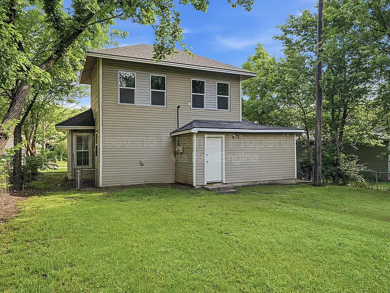 1008 W Morgan St — Photo 22