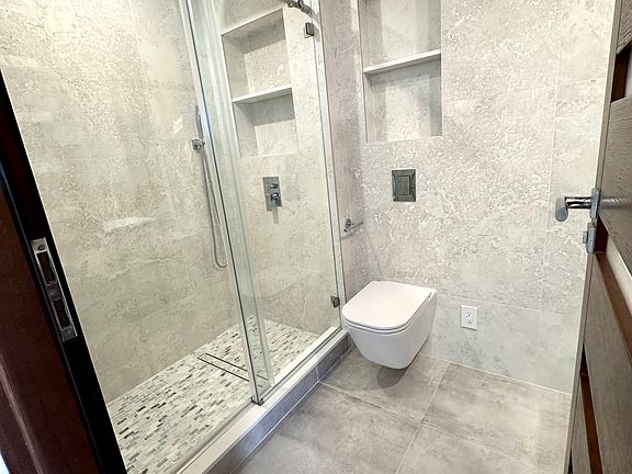 5th image of 258 Eckford St Floor 2