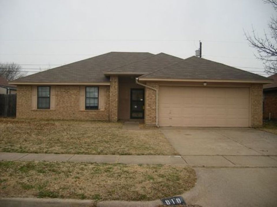 1st image of 810 Richards Dr