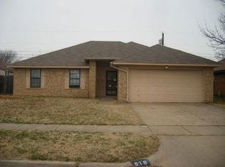 810 Richards Dr, Cedar Hill, TX 75104
