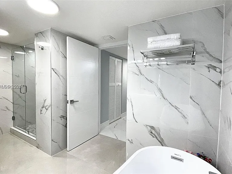 1717 N Bayshore Dr #A-1950 — Photo 13