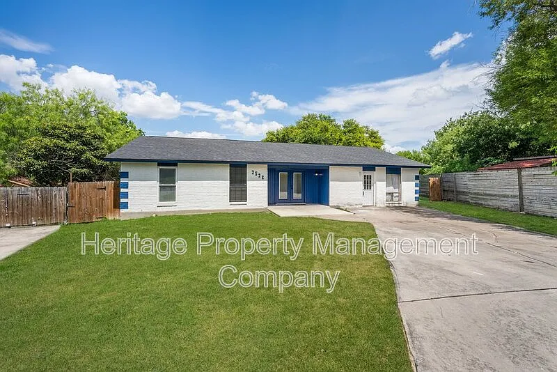 4 bed, 2.5 bath, 2350 sqft, $1,975 — Photo 3