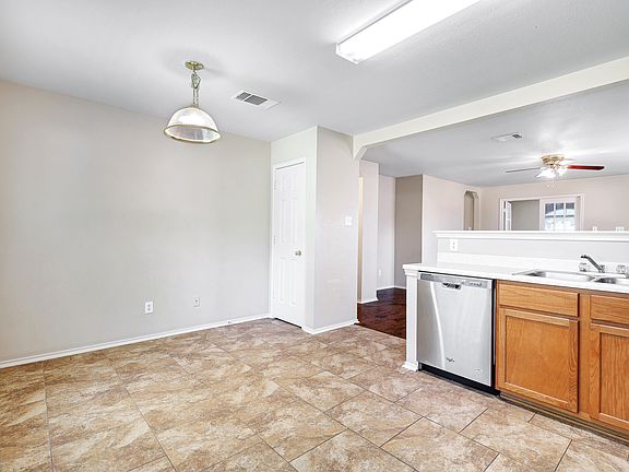 4th image of 4003 Wisteria Way