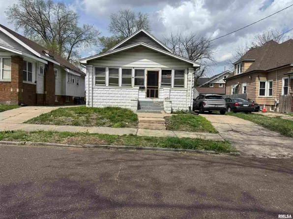 723 E Behrends Ave, Peoria, IL 61603