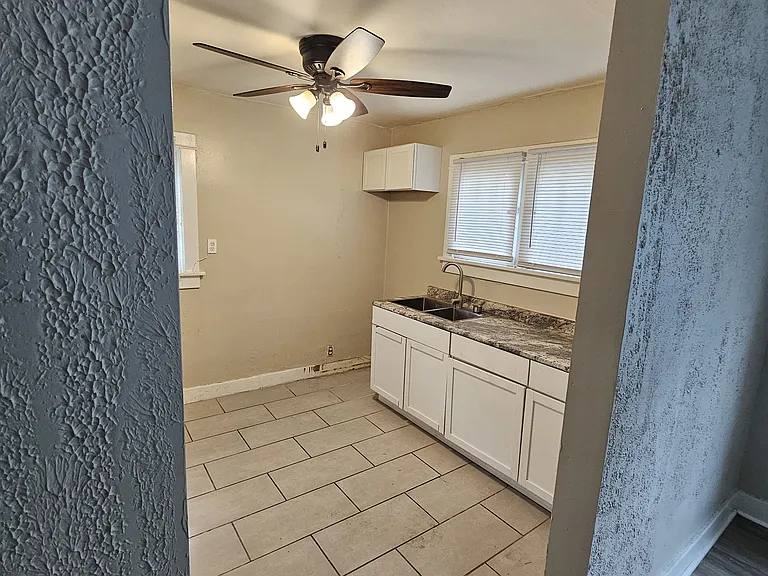 320 Huron Ave — Photo 9