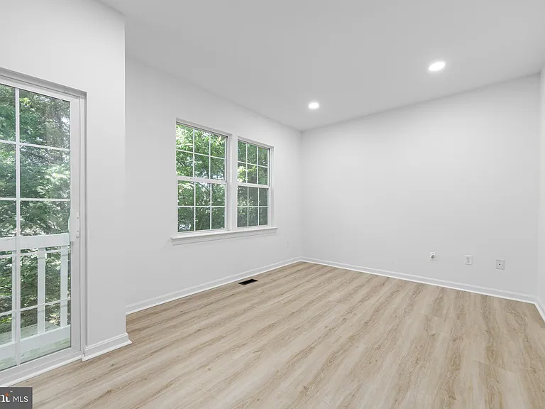 2032 S Langley St — Photo 15