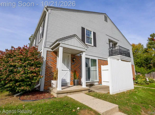 24451 Meadow Bridge Dr, Clinton Township, MI 48035