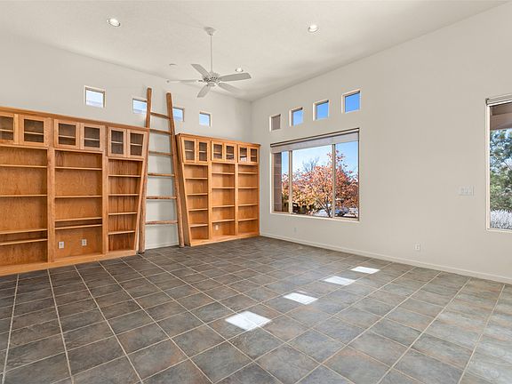 5th image of 8 Sobradora Dr