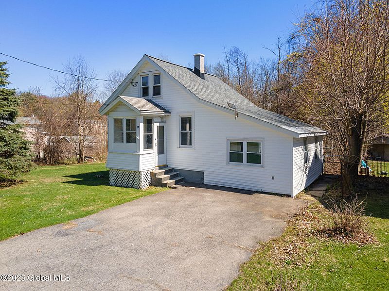 3rd image of 46 N Amherst Avenue