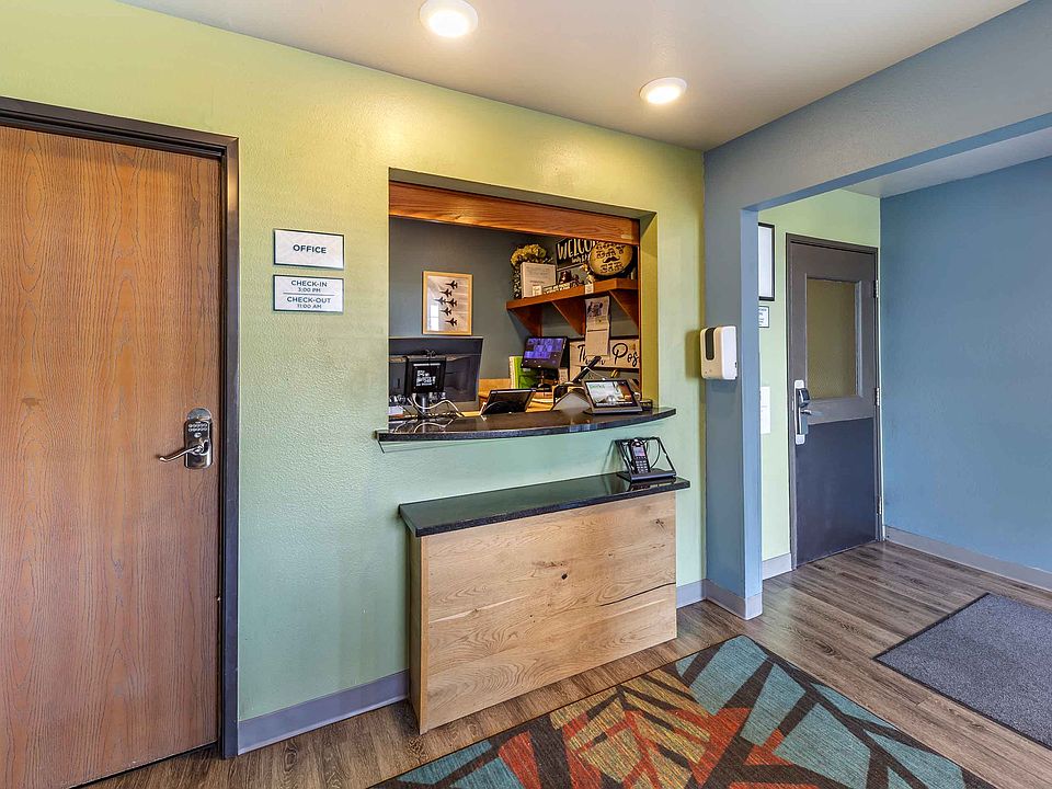 Lobby and Guest Check-in