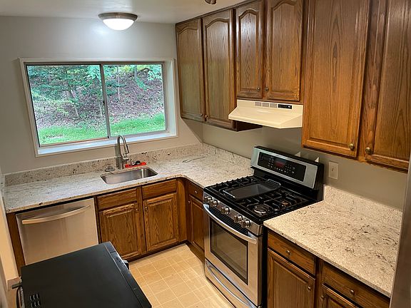 2nd image of 10600 Montrose Ave #102