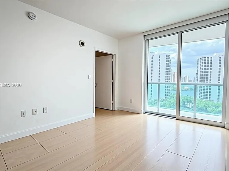 19400 Turnberry Way #1132 — Photo 11