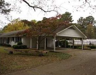 3rd image of 422 Woodfield Ave