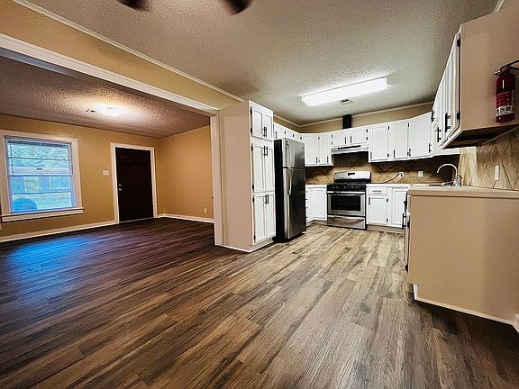 3rd image of 202 Ronaldson Ave