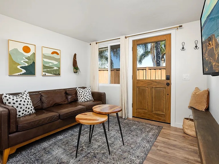 Los Cerritos Ln — Photo 34