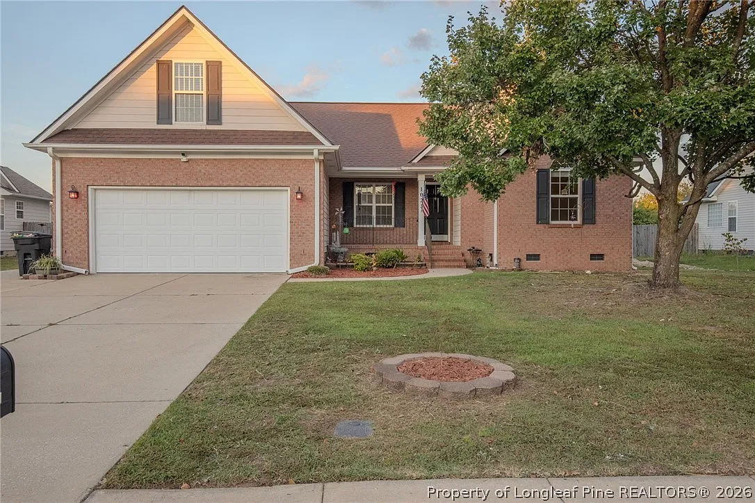 4 bed, 2.0 bath, 1994 sqft, $2,600 — Photo 1