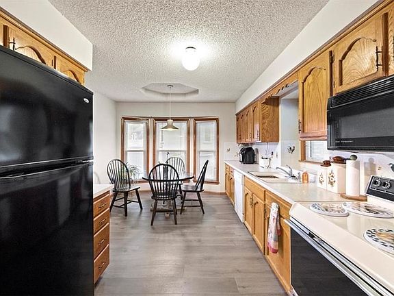 4th image of 529 SE Brownfield Dr