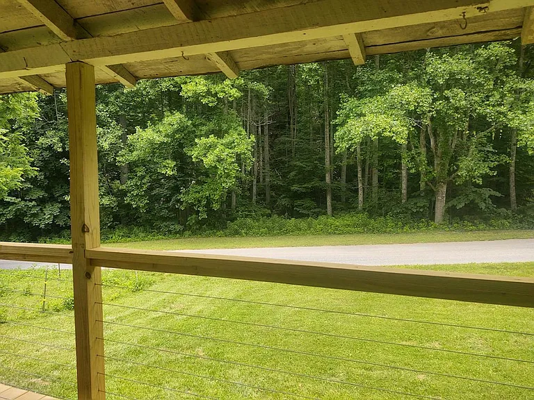1090 Dix Creek Rd — Photo 9