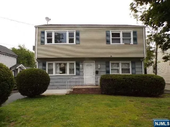 43 S Woodside Ave, Bergenfield, NJ 07621