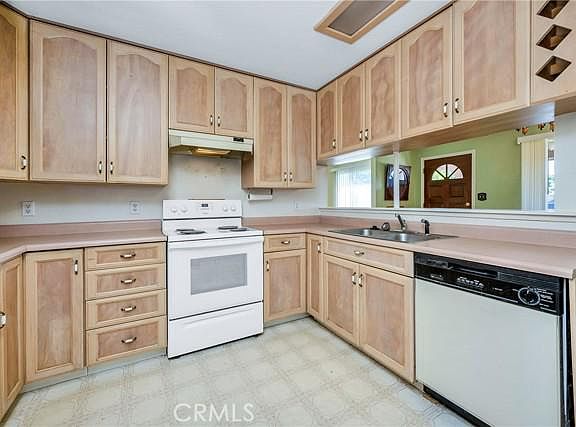 3rd image of 1523 Orchid Way