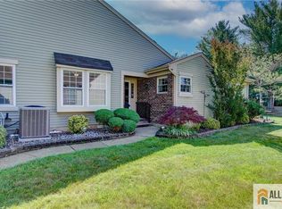 23 Bedfordshire Dr, Monroe Township, NJ 08831