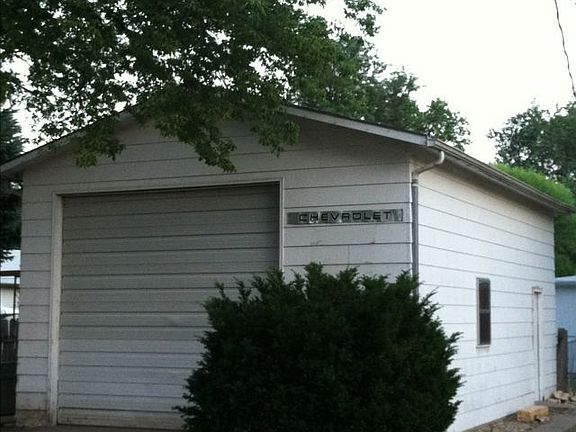 2nd image of 816 Cedar St