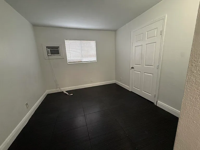 37 SW 14th St #9 — Photo 5