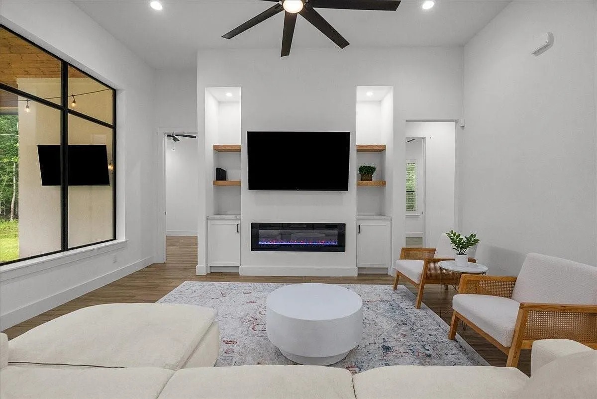 4 bed, 4.0 bath, 2352 sqft, $3,650 — Photo 4