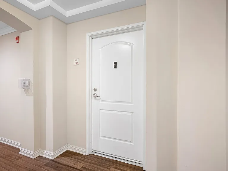 6800 Corbin Ave #106 — Photo 2
