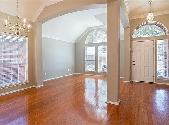 4th image of 4645 Glenrose Way