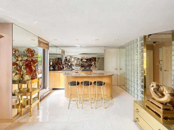 425 East 63rd Street image 8 of 28