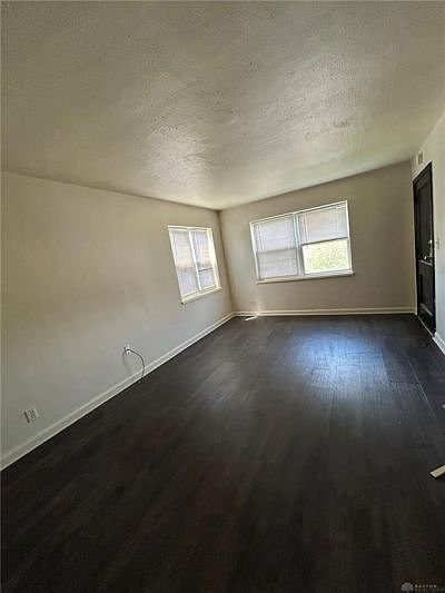 2nd image of 638 Redwood Ave