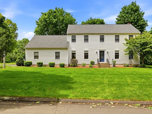 2 Christopher Cir, Wilbraham, MA 01095