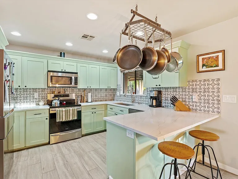 8543 E Jackrabbit Rd — Photo 15