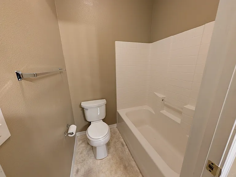 753 W Bordeaux Ln — Photo 23